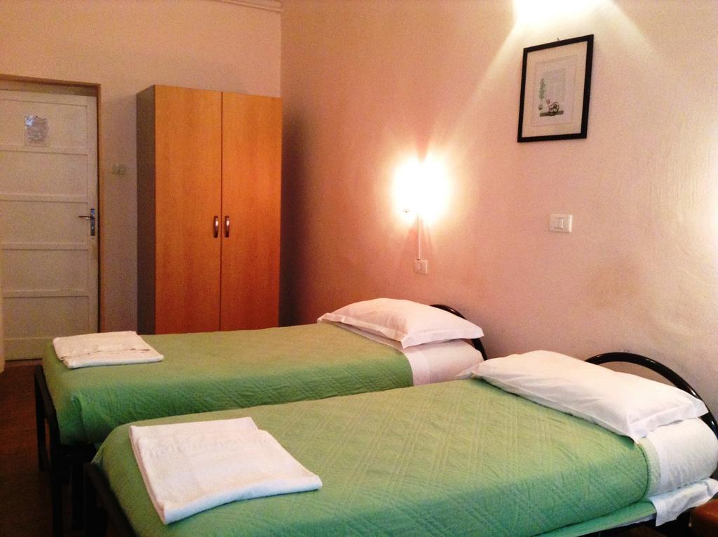Hotel Bernheof Genua Zimmer foto